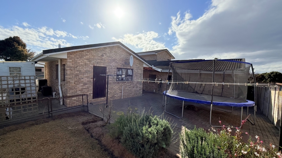 To Let 3 Bedroom Property for Rent in Heiderand Western Cape